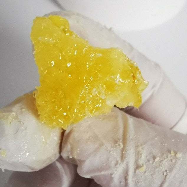 CBD Crumble Super Lemon Haze Kristall in Hand